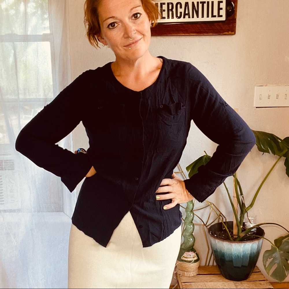 Antilia femme Black Button Front Blouse Size Medium